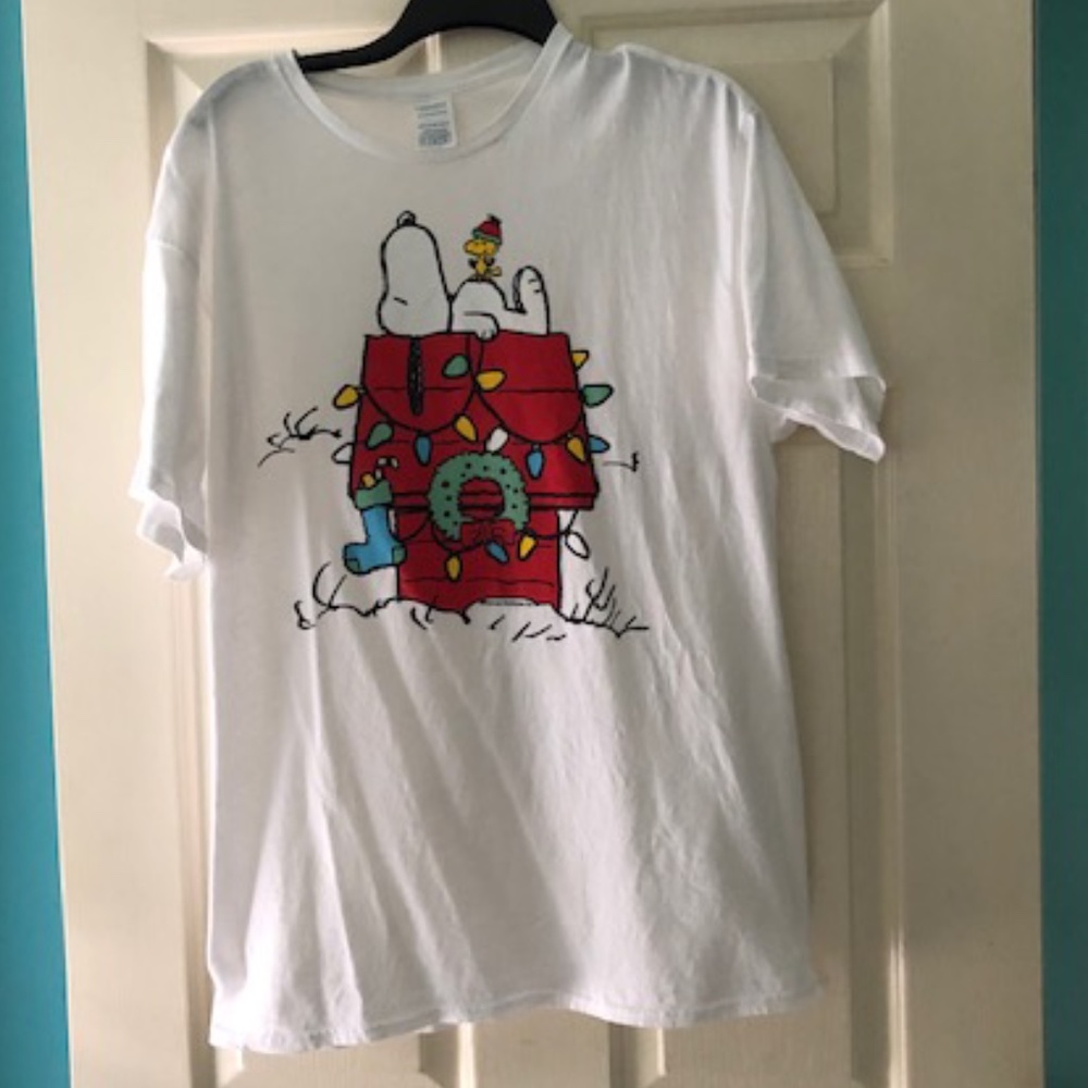Snoopy on Doghouse Christmas Shirt L Peanuts